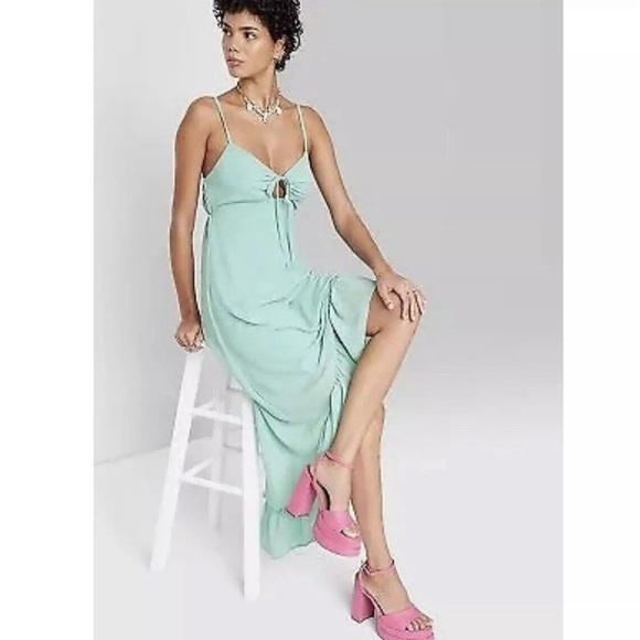 Elegant Green Maxi Dress - Picture 4 of 6